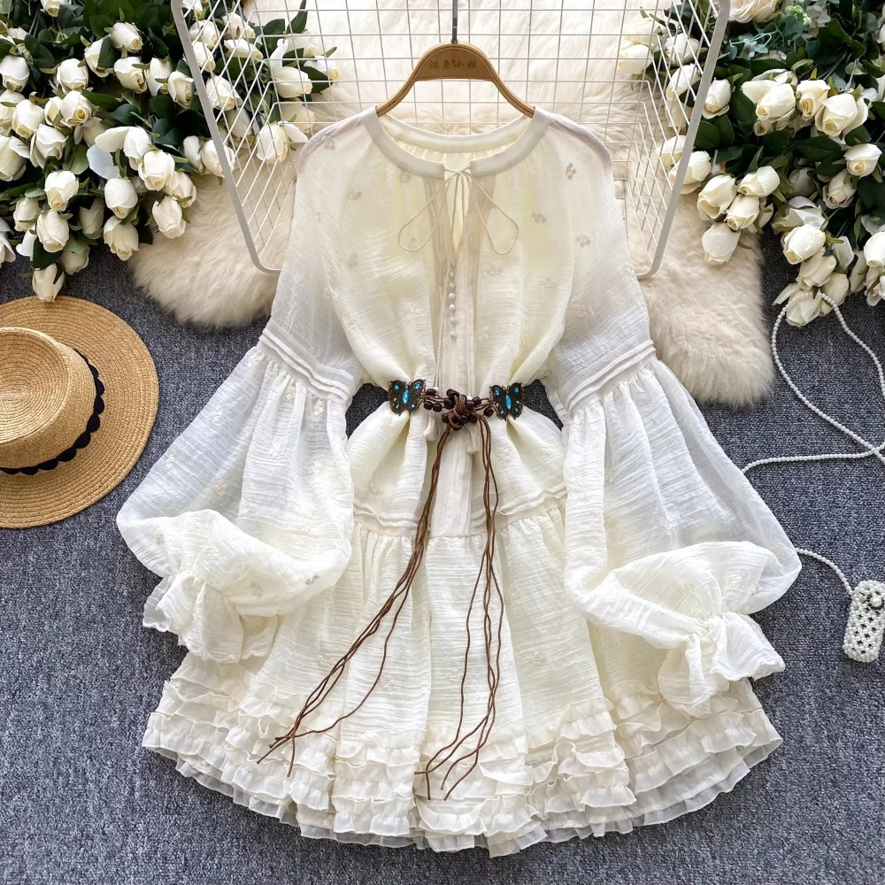 Winter Clothing Dress Up - Sweet Embroidered O-neck Lace-up Vintage Lantern